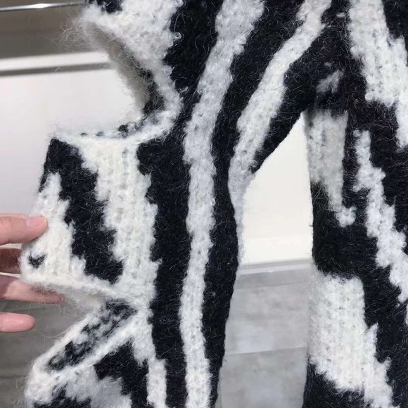 SZ XS Burberry cut-out oversized jumper NWT - Picture 9 of 16